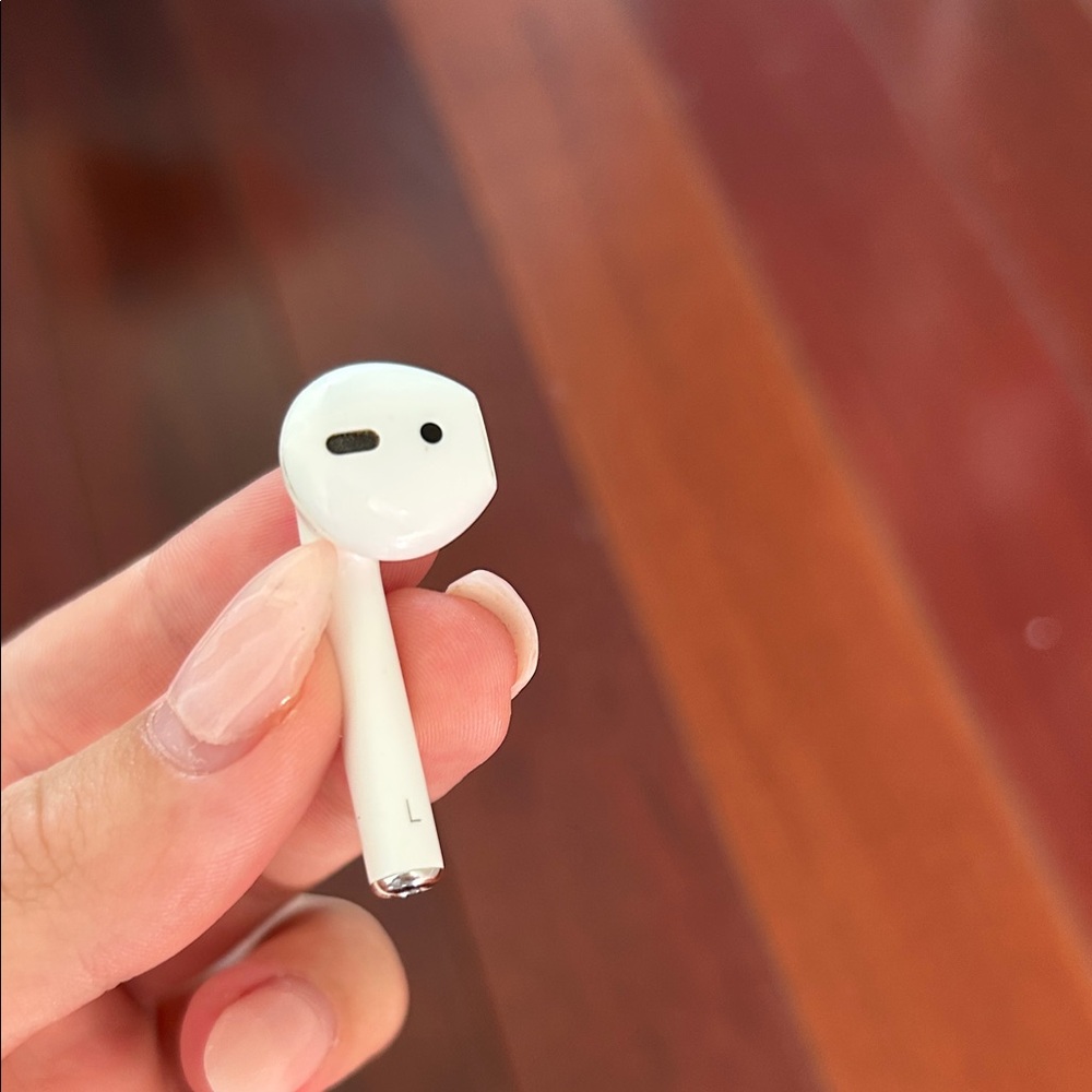 Left apple airpod 2nd generation